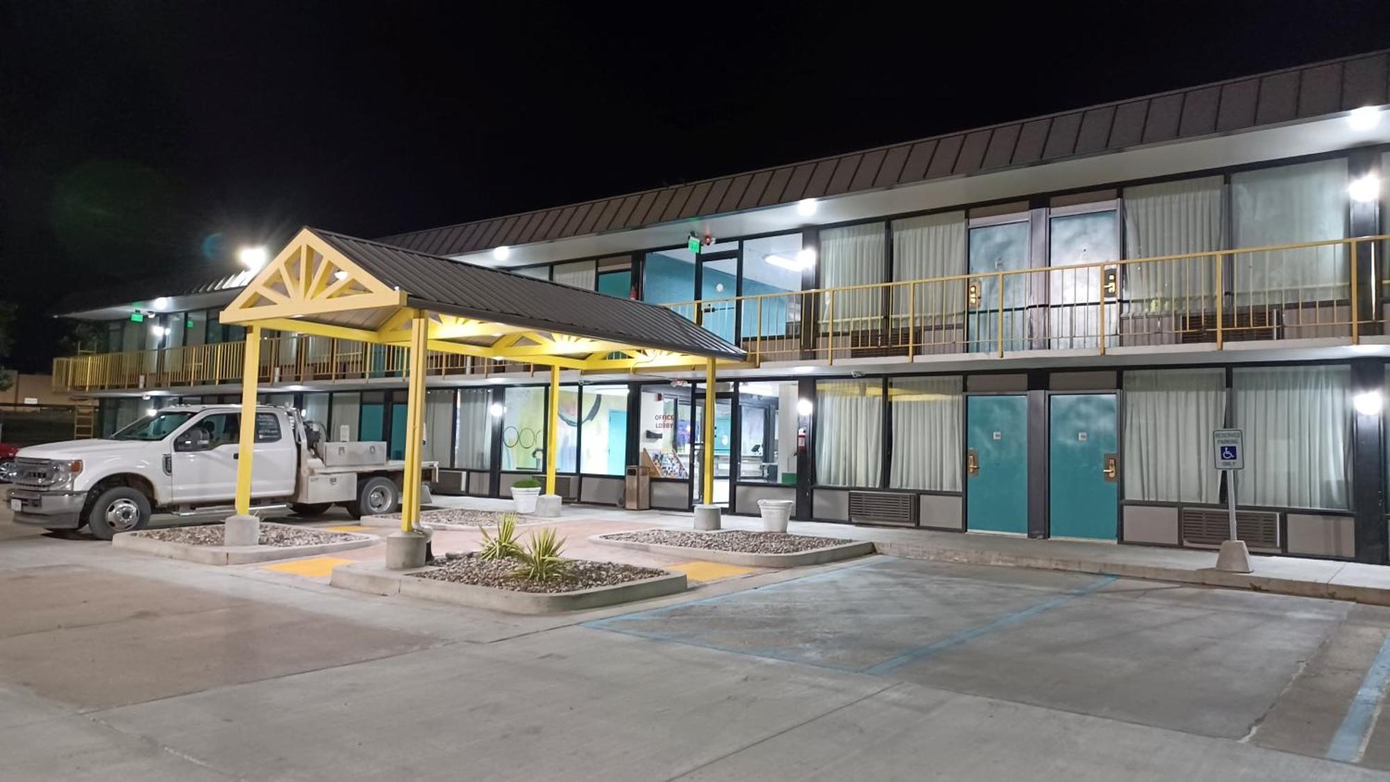 Econo Lodge Oak Grove-Blue Springs Exterior photo